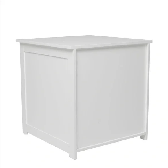 Cat litter box enclosure